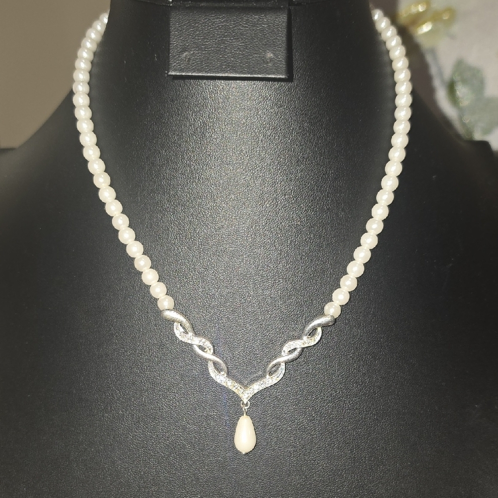 Elegant Multi-Strand Pearl and Silver Necklace - White - Picture 2 of 5